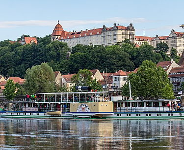 Schiff auf der Elbe bei Pirna