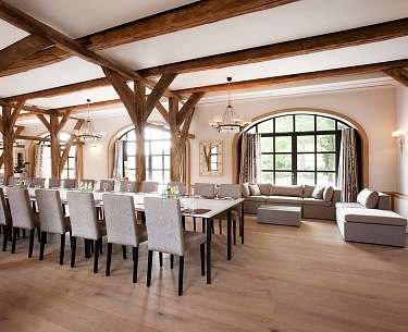 Tagungsbestuhlung in historischen Raum mit Fachwerk