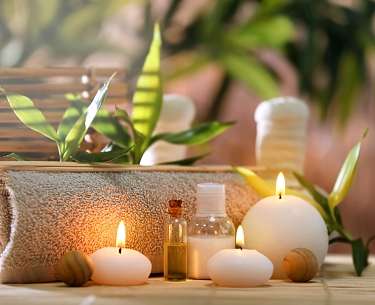 Schöne Spa-Komposition auf Bambusmatte