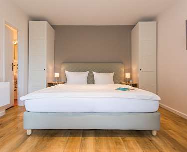 Doppelbett im Apartment 1 Fährhauslodges