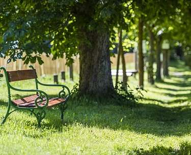 Blick auf die Alle in den Garten des Romantik Hotel Stafler 
