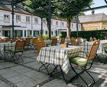 Domgarten mit Hausansicht