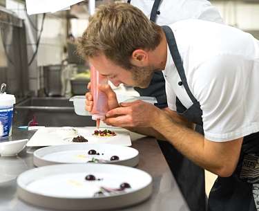 Küchenchef Gregor Schlüter in Restaurant Rindenmühle