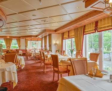 Blick ins helle Restaurant im Landhotel Doerr