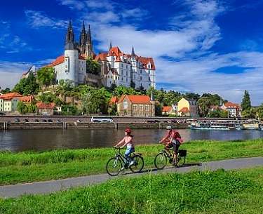 Elberadweg mit Blick auf die Albrechtsburg 