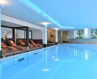 Innenliegendes Schwimmbad