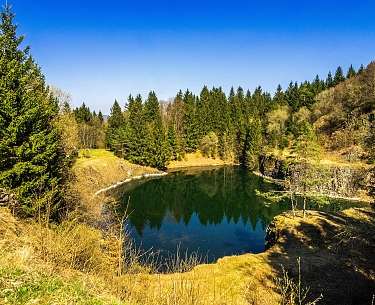 Blick auf den Basaltsee in der Rhön