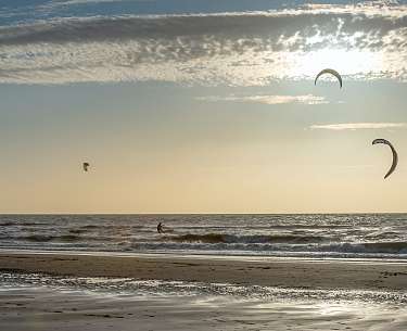 Strand in Ostende bei Sonnenuntergang