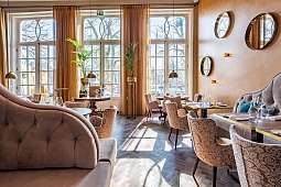 Stilvoll eingerichtetes Restaurant im Romantik Hotel Mondragon 