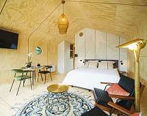 Ein außergewöhnliches Schlafzimmer in einer schönen Unterkunft in Frankreich 