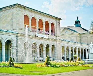 Blick auf eine Gartenanlage in Bad Kissingen