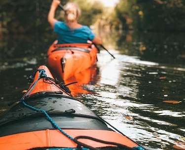Kajaken auf dem Fluss 