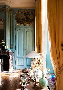 Stilvoll eingerichtetes Barockzimmer in einem Romantik B&amp;B