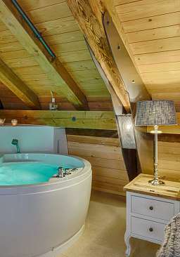 Hotel with Whirlpool in the Room