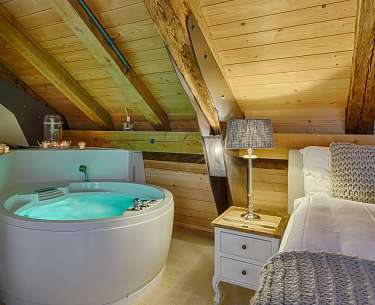 Whirlpool im Zimmer Romantik Hotel Baeren