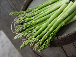 Grüner Ofen Spargel