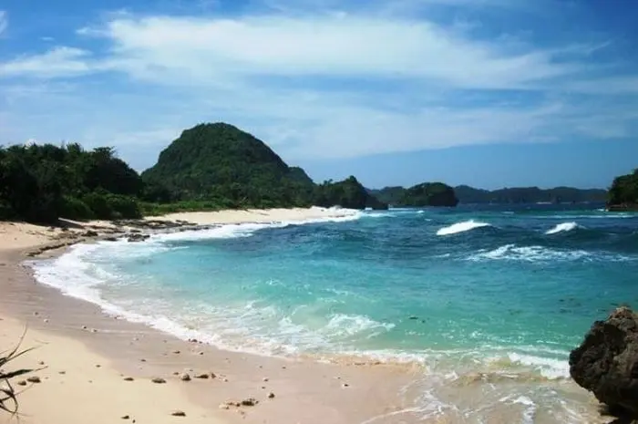 Goa Cina Beach, a Beautiful Beach With Enchanting Natural Views in Malang